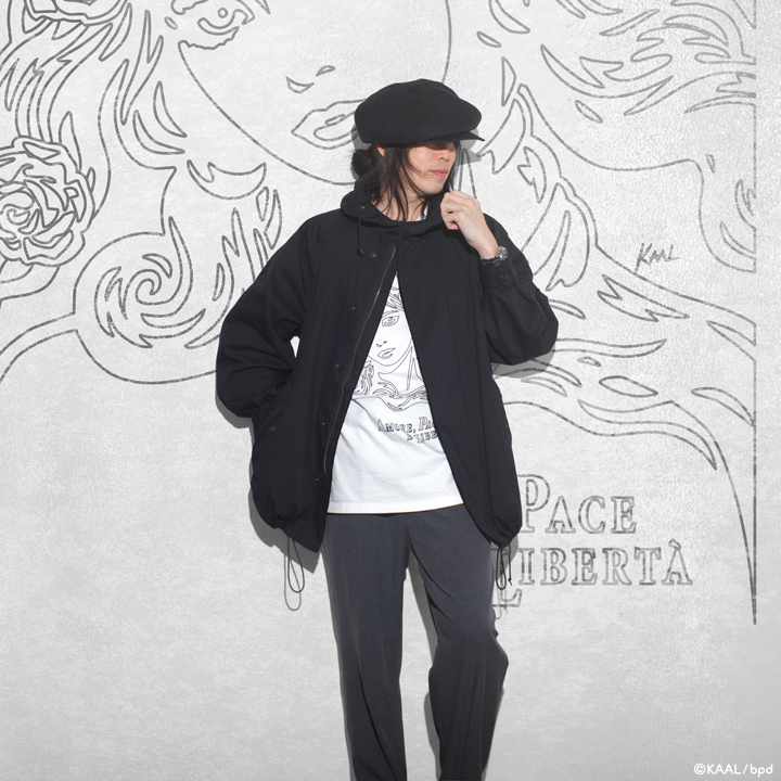 KAALデザインのビッグTシャツ Love Peace Freedom ロゴ エンブレム